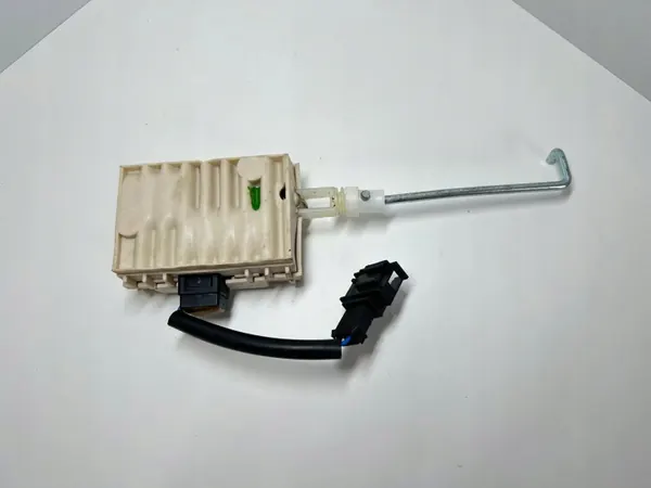 Skoda centrallåsaktuator OEM 3T9861343 image 7