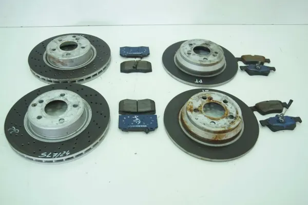 Discos e pastilhas de travão usados para Mercedes SL350 R230 image 2