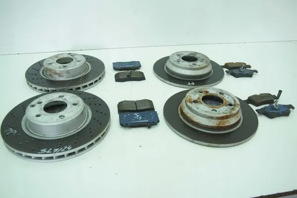 Discos e pastilhas de travão usados para Mercedes SL350 R230 image 5