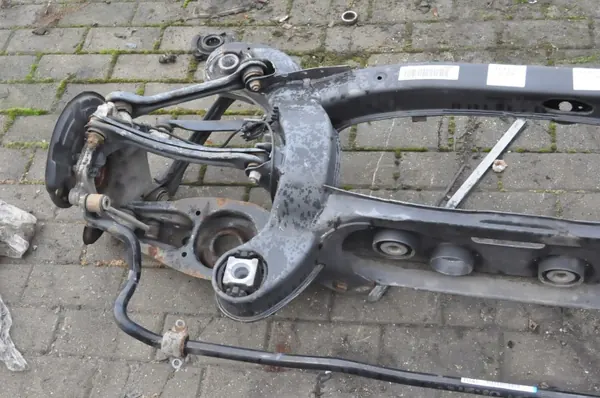 Mercedes achterophanging balk OEM 1723504001 image 3