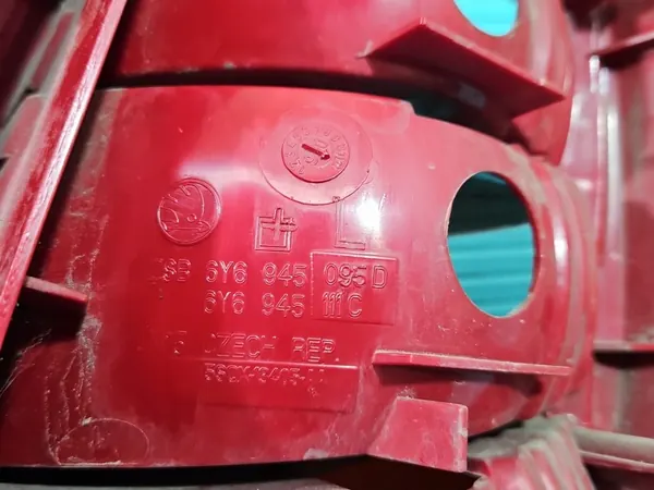 Luz Trasera Izquierda Skoda Fabia I HB image 4