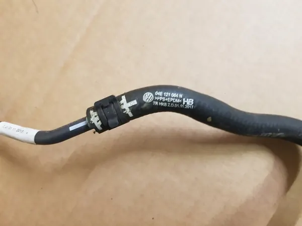 AUDI OE Vattenslang 04E121064S image 2