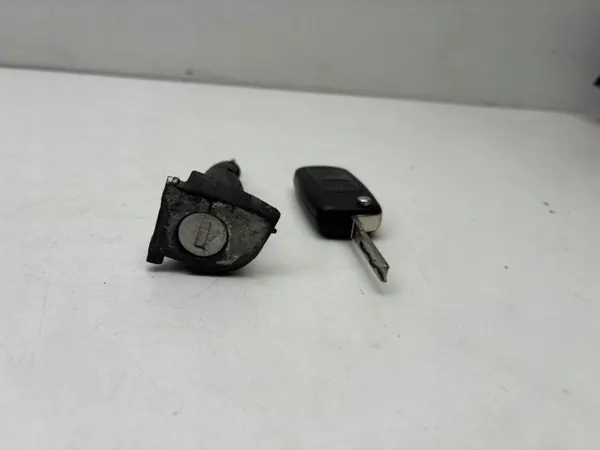 Cilindro de fechadura dianteiro esquerdo OEM 3T0837167B image 3