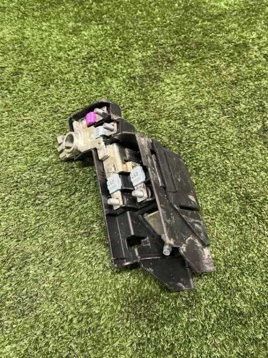 Porsche Batteriesicherung OEM 4M6915459 - Gebraucht image 2