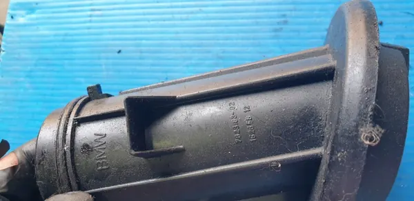 BMW X5 E70 Oljefyllkapsel OEM 7823183 - Begagnad image 3