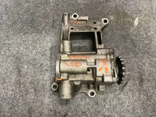 Pompe à huile d'occasion OEM 2247212 pour BMW 5 E39 525d image 2