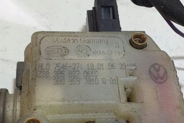 Bagageutrymmets stängningsmekanism VW image 2