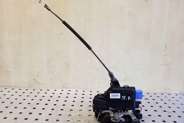 Linke vordere Türschloss SKODA OCTAVIA II 3D2837016S image 2