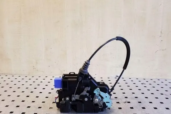 Linke vordere Türschloss SKODA OCTAVIA II 3D2837016S image 4