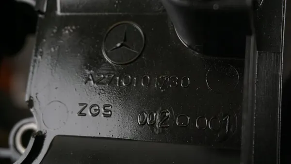 Tampa de válvula MERCEDES W204 1.8 CGI A2710101730 image 3