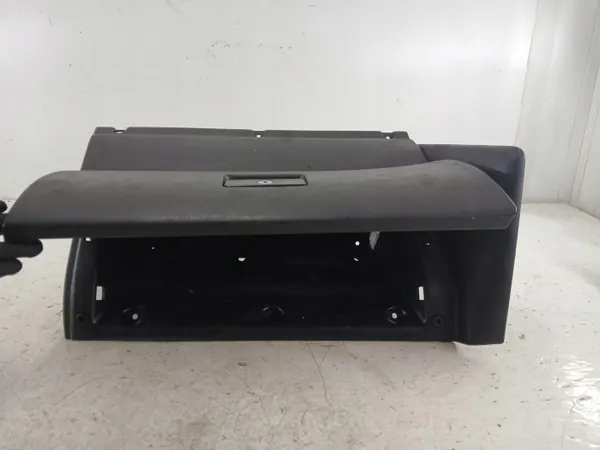 VW GOLF IV Passagerarhandskfack Svart OEM image 5