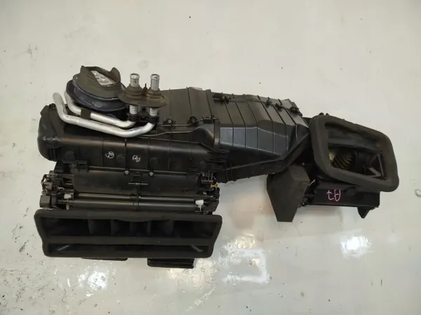 Radiateur de chauffage Audi OEM 4G1820005H - Occasion image 2