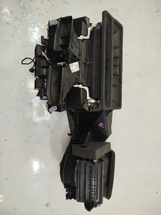 Radiateur de chauffage Audi OEM 4G1820005H - Occasion image 3