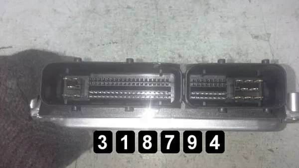Käytetty Audi ECU AM-318794 A2 2000 image 3
