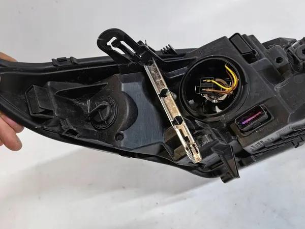 RENAULT MEGANE III LIFT GT - VASEN LINSSIKOKOELMA image 10