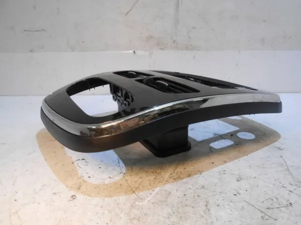 Cadre console radio Renault Clio IV OEM 682607616R image 4