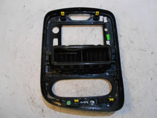 Cadre console radio Renault Clio IV OEM 682607616R image 9