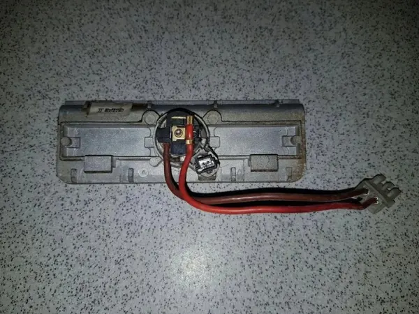 Tomada 12V OEM 51168184589 para BMW 7 E38 4.0L Diesel image 3