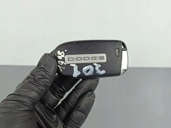 Llave o Tarjeta Dodge Durango OEM FOB33986 - Usado image 3