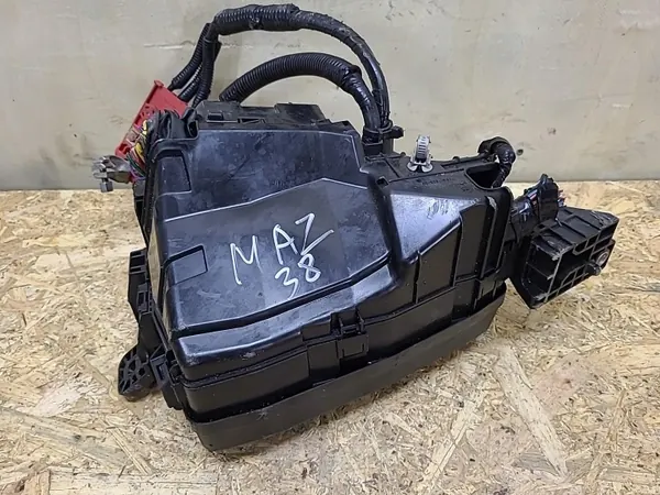Mazda CX-5 2012 säkringslåda OEM KD45-66767 image 4