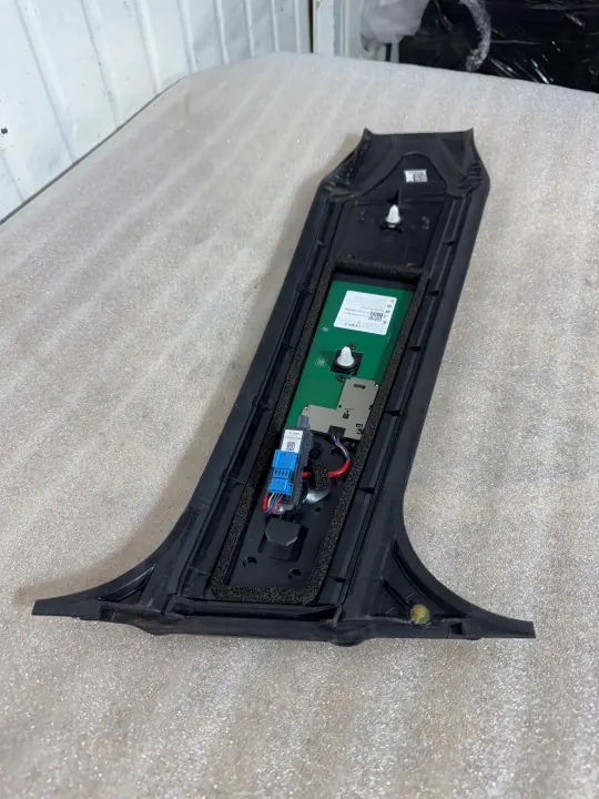Poteau Caméra Droit Tesla Y OEM 1494241-00-A image 7