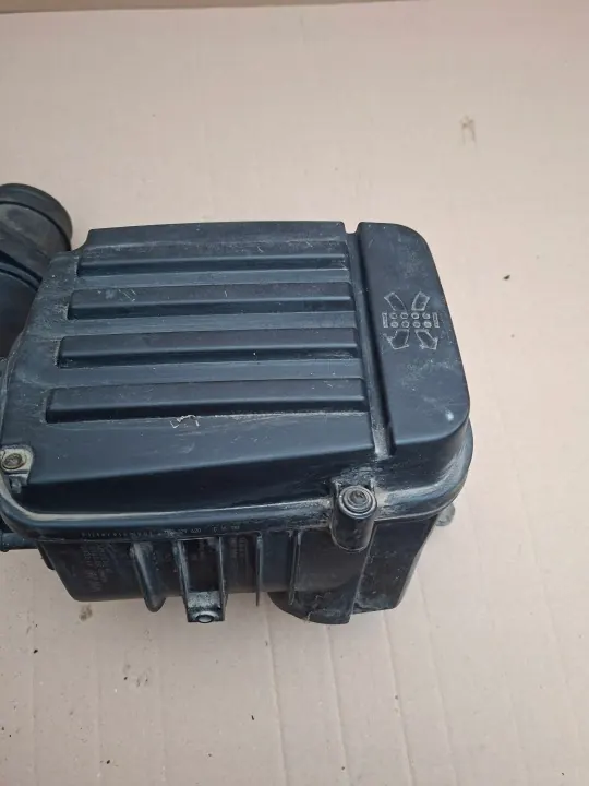 Luftfilterhus OEM 1K0129610 för VW Caddy III image 3