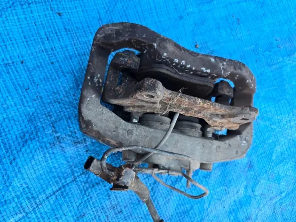 Soporte de pinza de freno delantera izquierda OEM 944620/Ambit image 4