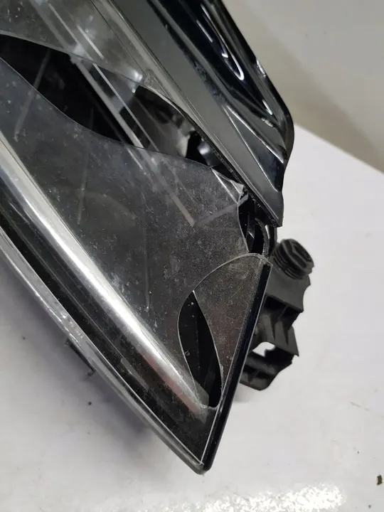 Oikea LED-lamppu Skoda Superb III 3V1 Lift 19- image 5