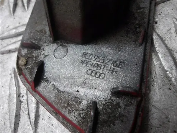 Tapa de limpiaparabris derecho Audi A4 B7 image 4