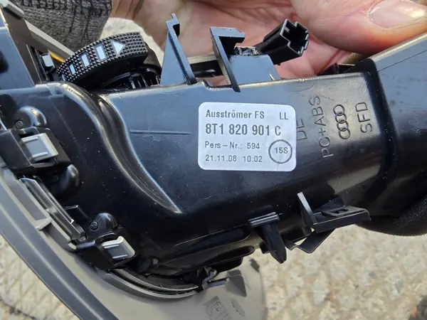 Linke Lüftungsgitter OEM 8T1820901C für Audi A5/A4 B8 image 3