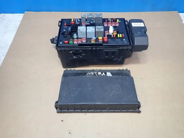 Zekeringkast OEM 13343762 voor Opel Astra IV J image 2