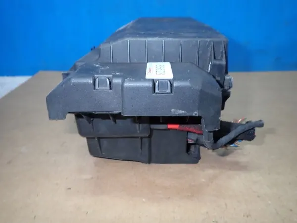 Zekeringkast OEM 13343762 voor Opel Astra IV J image 10