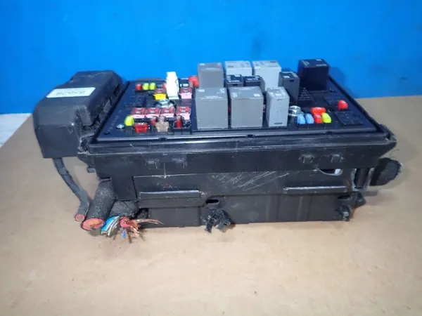 Zekeringkast OEM 13343762 voor Opel Astra IV J image 5