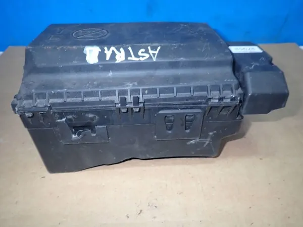 Zekeringkast OEM 13343762 voor Opel Astra IV J image 9