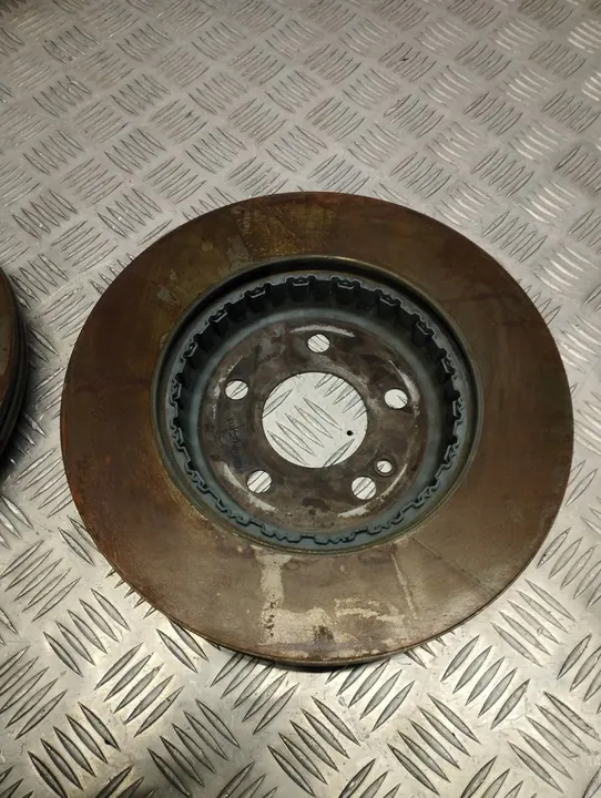 ACHTERSTE REMSCHIJF MERCEDES W206 A2064230900 image 10