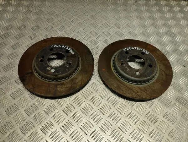 ACHTERSTE REMSCHIJF MERCEDES W206 A2064230900 image 2