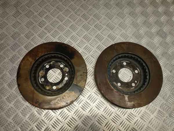 ACHTERSTE REMSCHIJF MERCEDES W206 A2064230900 image 7