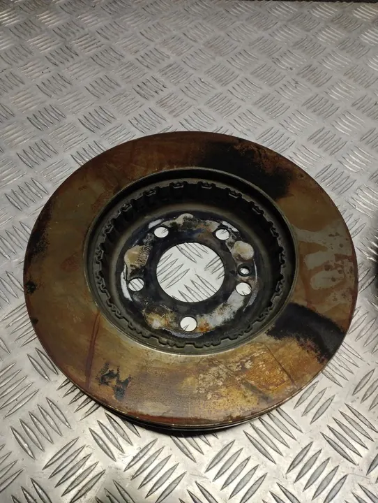 ACHTERSTE REMSCHIJF MERCEDES W206 A2064230900 image 8