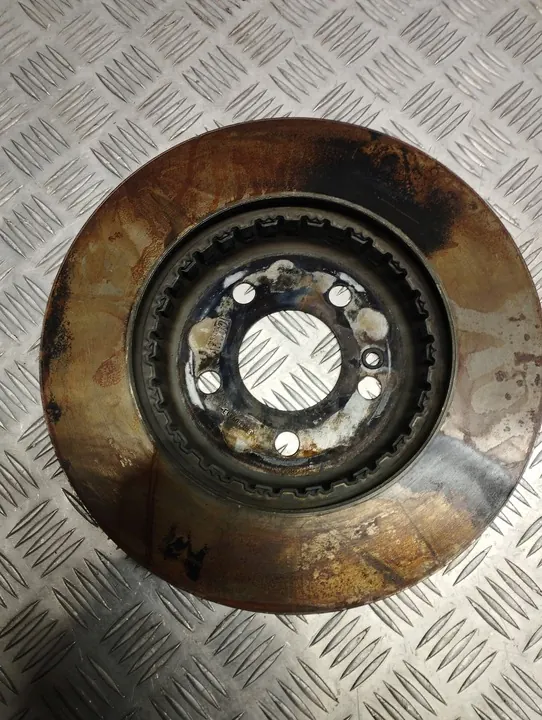 ACHTERSTE REMSCHIJF MERCEDES W206 A2064230900 image 9