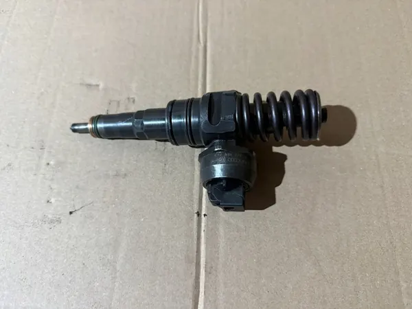 VW T5 2.5 TDI Pumpe Düse 07Z130073N image 1