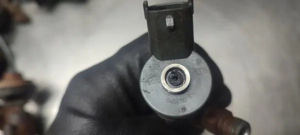 Bosch Injector 0 445 110 101 for KIA image 2