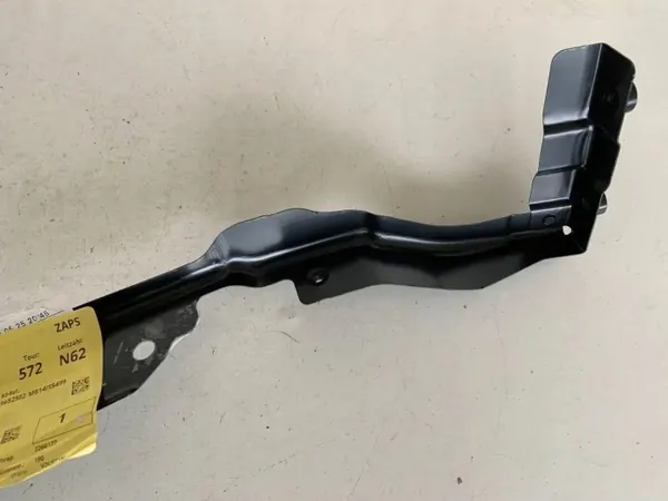 Audi Q5 främre höger stänkskärmsfäste OEM 8R0809076D image 4