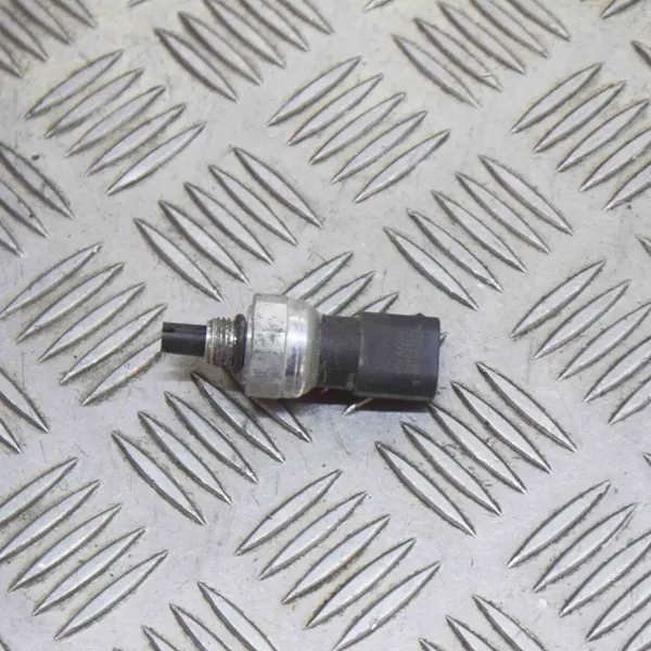Tesla Klimaanlage Drucksensor OEM 12CP801 - Gebraucht image 3
