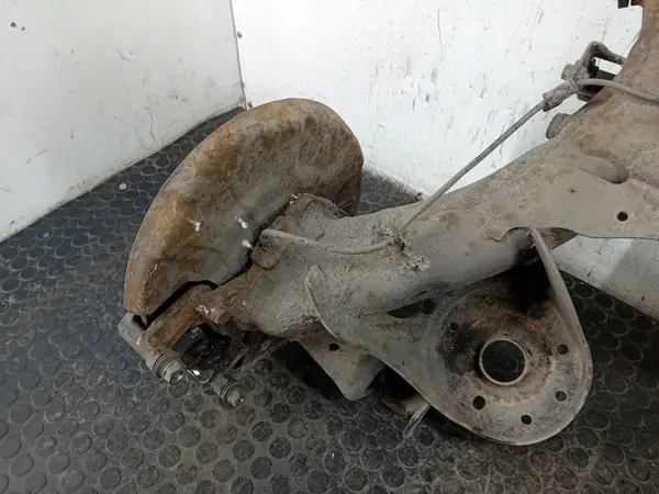 Viga Suspensión OEM Eje Trasero Kia Carens IV 1.7 CRDI image 4
