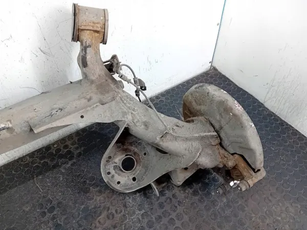 Viga Suspensión OEM Eje Trasero Kia Carens IV 1.7 CRDI image 5
