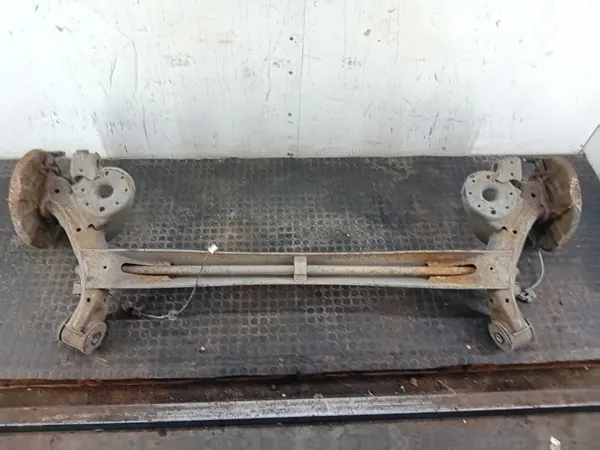 Viga Suspensión OEM Eje Trasero Kia Carens IV 1.7 CRDI image 7