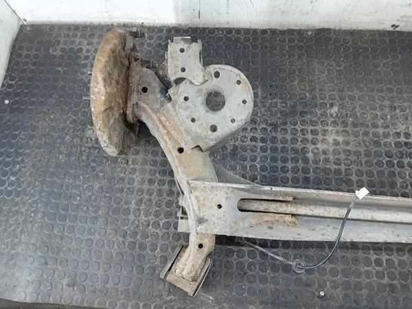 Viga Suspensión OEM Eje Trasero Kia Carens IV 1.7 CRDI image 8