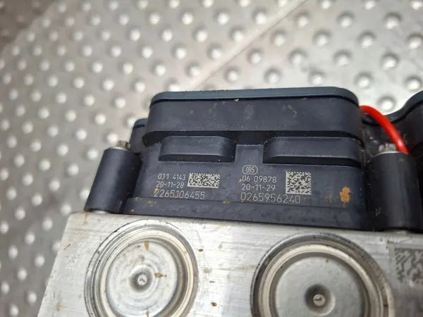 Pompe ABS OEM 93487145 pour Opel Crossland X image 4