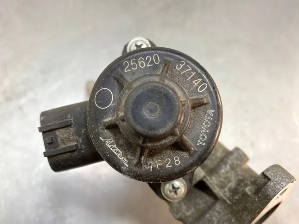 Toyota C-HR 2016 EGR-ventil OEM 2562037140 image 5