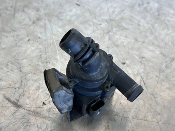 Bomba de agua BMW X5 M E70 OEM 9130387 - Usada image 3